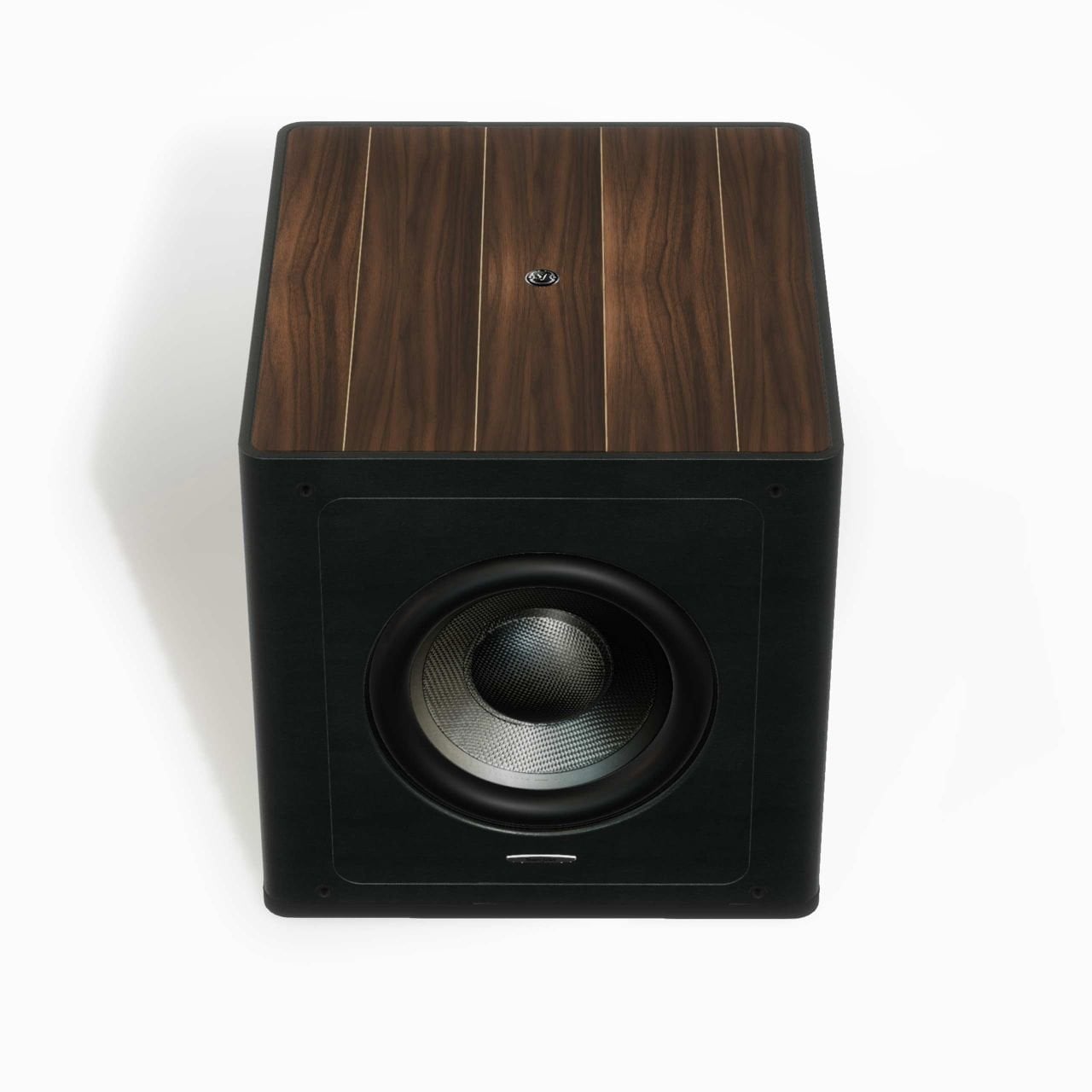 Сабвуфер Sonus faber Gravis III в отделке из орехового дерева и черной кожи с элегантным итальянским дизайном.