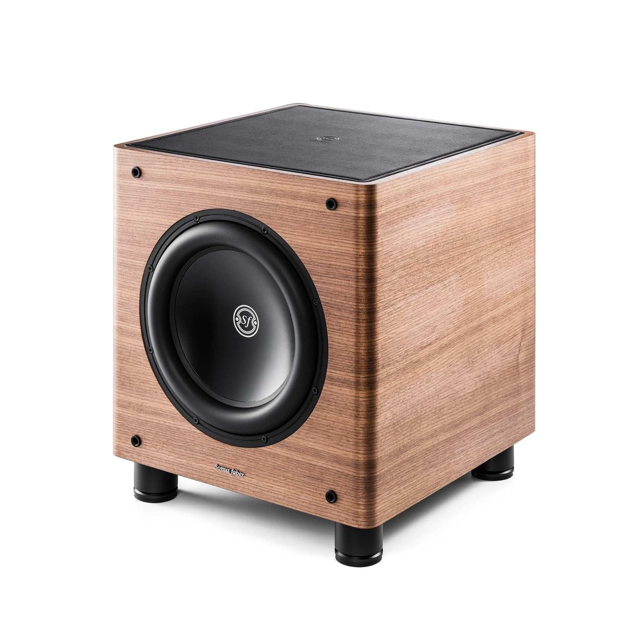 Сабвуфер Sonus faber Gravis II из орехового дерева, сочетающий в себе элементы натурального дизайна и исключительное качество звука.