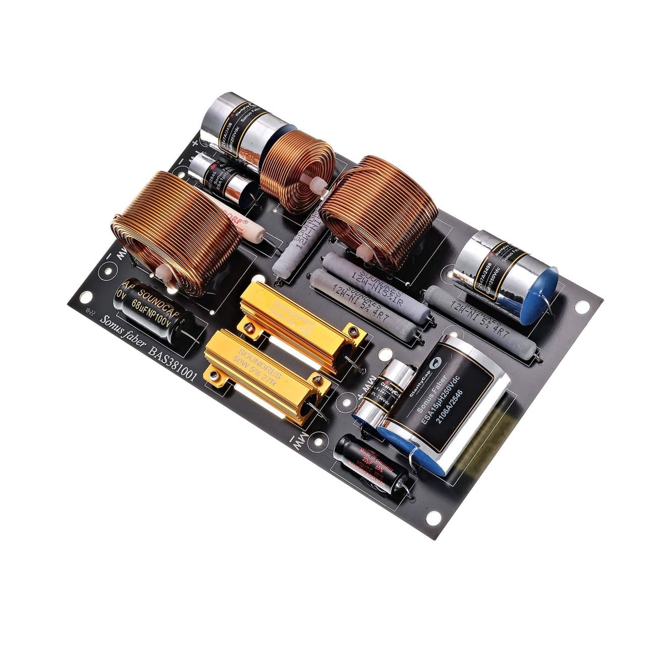 Primo piano del crossover coerente di fase Guarneri G5 di Sonus faber. Componenti di fascia alta saldati a mano per chiarezza e bassa rumorositร .